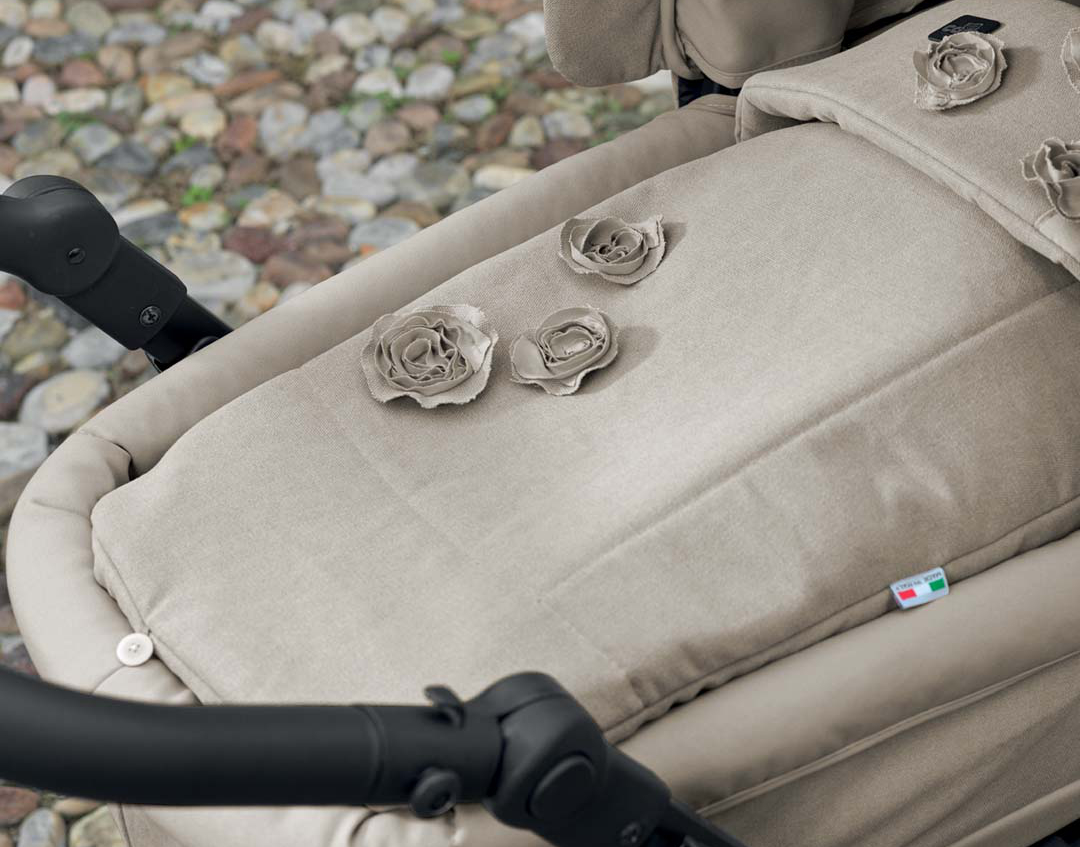 Elegantni otroški voziček Elegantni otroški voziček