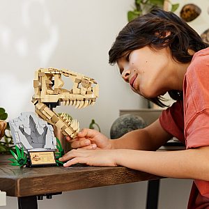 Lego kocke Jurassic World Dinozavrski fosili: tiranozavrova lobanja 76964